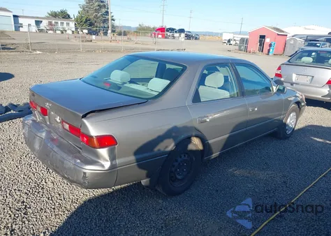 1998 Toyota Camry Le z USA, uszkodzony, nr VIN JT2BG22K1W0248645
